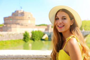 有吸引力的旅游女孩罗马意大利美丽的时尚年轻的女人城堡死亡安杰洛城堡背景