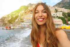 肖像有吸引力的年轻的女人positano村阿海岸意大利金发女郎微笑比基尼女孩positano村背景夏天假期阳光耀斑古董过滤器