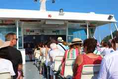卡普里意大利7月人坐着渡船船旅行地中海海卡普里岛意大利
