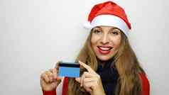 圣诞节购物快乐女人穿圣诞老人老人他蓝色的围巾显示空白信贷卡白色背景复制空间