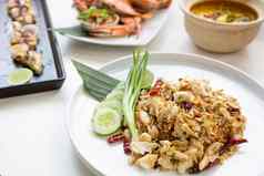 集泰国海鲜受欢迎的菜单设置白色表格