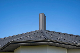 灰色波纹金属配置文件屋顶安装现代房子屋顶波纹表屋面金属配置文件波浪形状现代屋顶使金属金属屋面
