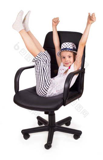 办公室椅子办公室椅子办公室椅子快乐的女孩解除腿孤立的白色背景现代可调椅子黑色的皮革