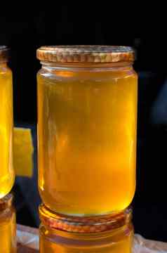 玻璃Jar蜂蜜集成员特写镜头