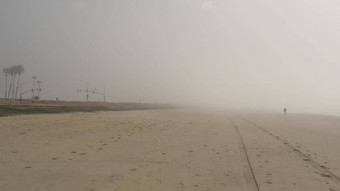 桑迪有<strong>雾</strong>的海滩加州美国太平洋海洋海岸密集的<strong>雾</strong>海海岸乳白色的烟<strong>雾</strong>布鲁姆阴<strong>霾</strong>