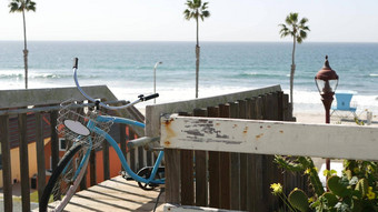 自行车巡洋舰自行车海洋海滩加州海岸美国夏季周期楼梯棕榈树