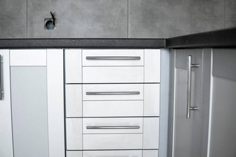 现代极简主义风格厨房关闭单色音调自定义厨房灰色白色外墙中密度纤维板黑暗灰色工作台面模块化厨房刨花板