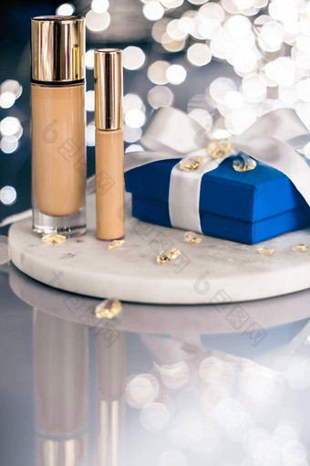 假期化妆基金会基地遮瑕膏蓝色的礼物盒子奢侈品化妆品现在空白标签产品美品牌设计