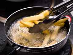 关闭煎法国薯条油炸锅热石油电炉子厨房使自制的法国薯条