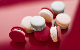 法国蛋白杏仁饼酒红色的背景巴黎别致的咖啡馆甜点甜蜜的食物蛋糕macaron奢侈品糖果品牌假期背景设计