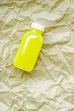 新鲜的石灰柠檬汁环保可回收的塑料瓶包装健康的喝食物产品