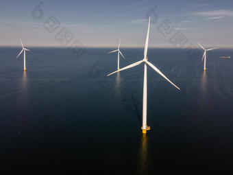 风涡轮空中视图无人机视图风力公园韦斯特米尔戴克风车农场湖艾瑟尔湖最大的荷兰可持续发展的发展可再生能源