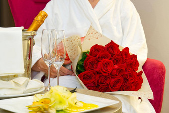 女人酒店房间花束红色的玫瑰浪漫的会议客人酒店