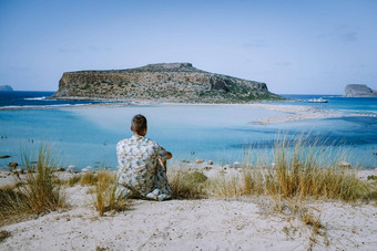 克<strong>里特岛</strong>希腊巴洛斯环礁湖克<strong>里特岛岛</strong>希腊游客放松浴水晶清晰的水巴洛斯海滩
