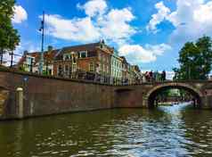 令人惊异的视图美丽的建筑自行车桥集团人旅游船赫特运河utrecht荷兰