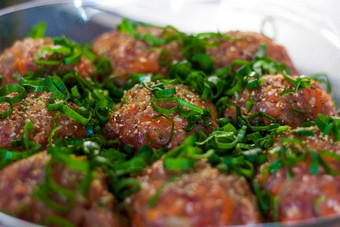生肉丸使有机肉蔬菜香料准备好了烘焙烤箱优秀的源蛋白质