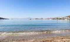 美丽的平静蓝色的湾沙子海滩地中海假期放松海海岸