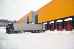 交付货物卡车仓库复杂的冬天