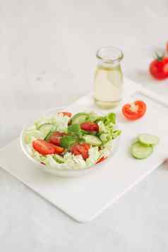 健康的生活方式饮食概念新鲜的绿色沙拉