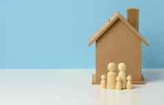木家庭雕像模型房子真正的房地产购买租赁概念移动公寓