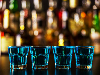 受欢迎的蓝色的喝拍摄神风特攻队背景酒吧瓶让人耳目一新喝
