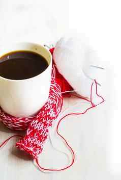 杯咖啡红色的围巾