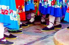 传统的色彩斑斓的鞋子人服装西班牙跳舞鞋子