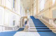 美丽的巴洛克式的楼梯欧洲位于夫人宫宫殿夫人都灵意大利室内奢侈品玻璃球窗户走廊