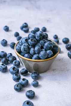 新鲜的蓝莓背景复制空间文本蓝莓抗氧化剂有机超级食物碗概念健康的吃营养收获概念