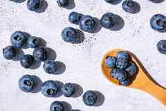 新鲜的蓝莓背景复制空间蓝莓抗氧化剂有机超级食物木勺子概念健康的吃营养收获概念