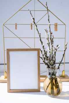 模拟室内图片框架柳树分支玻璃花瓶早午餐开花pussywillow早期春天复活节春天生活