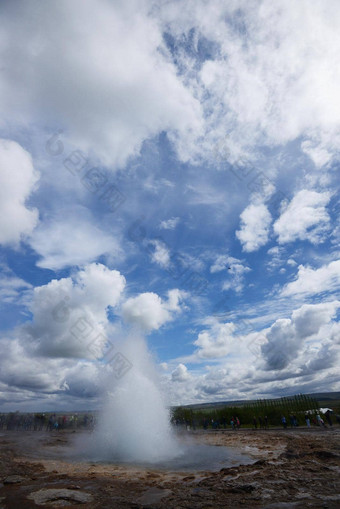 圆柱体<strong>喷泉火山</strong>喷发冰岛