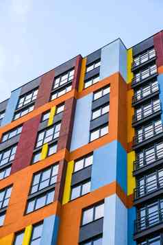 现代建筑角窗户多层五彩缤纷的公寓建筑时尚的生活块公寓明亮的多汁的颜色建设建筑
