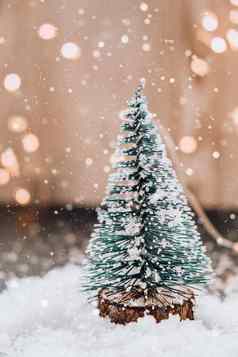 圣诞节树散景光背景艺术作品最小的柔和的颜色设计一年冬天假期问候卡