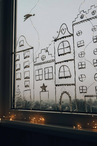圣诞节假期装饰画窗口玻璃年风景城市建筑花环灯舒适装饰圣诞节概念