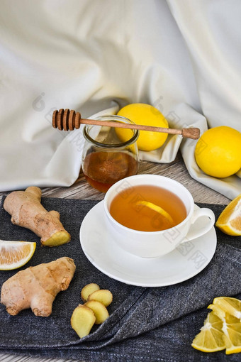 姜热免疫力提高维生素自然喝柑橘类蜂蜜成分乡村风格木背景洋甘菊茶