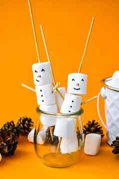 Diy白色棉花糖甜蜜的治疗孩子们有趣的棉花糖圣诞节雪人一步一步