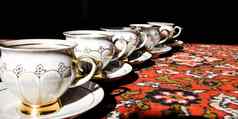 古董苏联瓷杯茶碟子土耳其地毯传统的茶仪式阳光