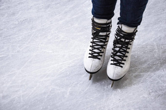 女腿冰溜冰鞋冰溜冰者滑冰溜冰场