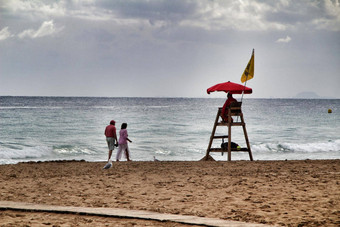 海滩观察家红色的伞海滩