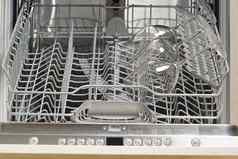 清晰的玻璃酒眼镜洗碗机清洁透明的菜洗洗碗机