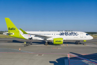 里加拉脱维亚波罗的海<strong>航空飞机</strong>里加机场等待乘客董事会跑道