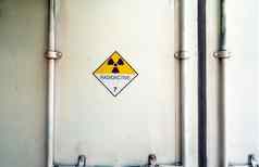 辐射警告标志危险的货物运输标签类容器运输卡车