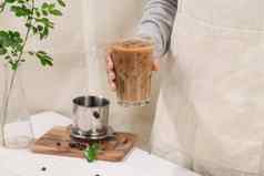 冰咖啡新鲜的咖啡木背景咖啡牛奶冰自然木
