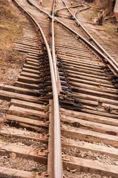 铁路Rails运行槽睡眠埋鹅卵石