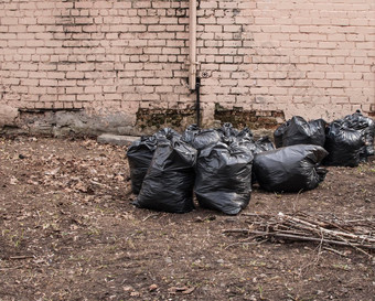 堆垃圾塑料袋花园污染<strong>垃圾袋</strong>浪费堆栈浪费袋塑料垃圾浪费袋塑料黑色的桩<strong>垃圾袋</strong>