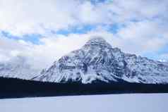 加拿大山冬天
