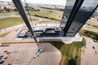视图高度最高的车起重机开放停车很多玻璃建筑城市准备好了工作最高移动起重机部署网站高度箭头米