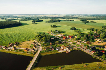 视图高度湖绿色场形式马蹄村白俄罗斯地区白俄罗斯自然白俄罗斯