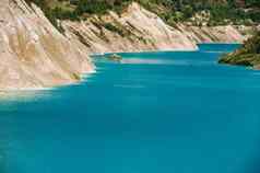 沃尔科维奇粉笔坑白俄罗斯马尔代夫美丽的饱和蓝色的湖泊著名的粉笔采石场沃卡维斯克白俄罗斯发达19. 波尼什卡植物建设材料
